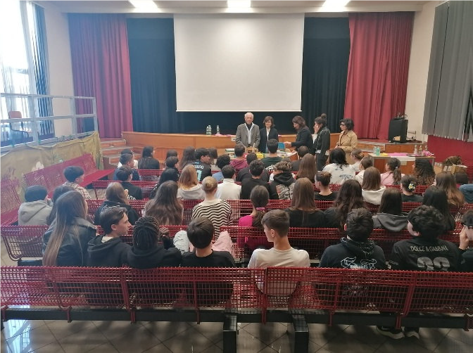 Emanuele Di Porto e il suo “Tram per la Vita” all’I.C. Porto Romano